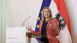 Integrationsressortchefin susanne raab kam zum antrittsbesuch und austausch in die deutsche bundeshauptstadt. Ministerin Raab Weitere Lockerung Bei Offentlichen Gottesdiensten