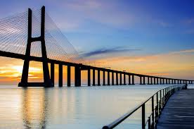 1998 eröffnet, ist diese brücke nach dem berühmten portugiesischen entdecker benannt. Brucken Von Lissabon Bezahlt Die Langste Brucke In Europa Ist Die Vasco Da Gama Bridge Asthetische Merkmale Der Brucke