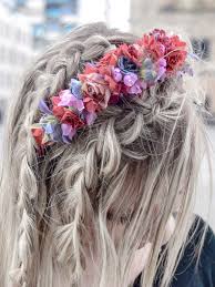 Blumen und haarschmuck sind kraftvoller ausdruck der femininität. Halfup Messy Side Dutch Braids Sommer Boho Zopfe Frisur Und Blumen Im Haar Braids Life Blumen Im Haar Blumenkranz Haare Boho Zopf