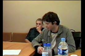 Lors de sa garde à vue  8  '  9  , bertrand cantat déclare avoir porté 4 fortes gifles à sa compagne, version qu'il réitèrera lors de son interrogatoire  10  '  11  , puis lors de son procès [ 12. Video Bertrand Cantat Decrit Comment Il A Tue Marie Trintignant