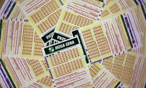 Ganhador dos R$ 141 milhões da Mega-Sena retira prêmio na Caixa