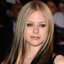 Jun 22, 2021 · avril lavigne's best 2000s style moments these 2000s outfits prove that avril lavigne was the ultimate sk8er girl. Un Visage Une Epoque Avril Lavigne La Princesse Punk Des Annees 2000 Elle