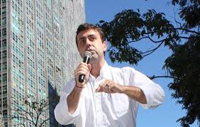 She is not dating anyone currently. In Rio Elections Left Candidate Marcelo Freixo Has A Chance Of Winning Watson Brazil Initiative