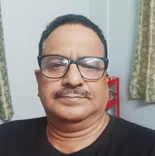 In open grasslands and farmlands, this bird moves in close-knit flocks,  rising and settling like a single breath across the fields. It feeds