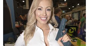 Booth Babes at SHOT Show Day 2 (8 PICS)