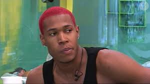 Photo : Senna déprime... Et si Julie lui claquait entre les doigts,  maintenant qu'elle est enfermée 24h/24 avec Maxime ?