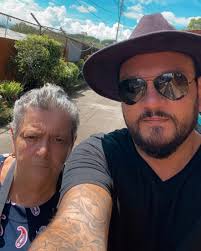 Ella siempre pendiente que no me falte nada cuando voy a trabajar!!! #latia  ❤️hoy vamos de paella