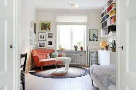 Ein Rotes Sofa Ein Runder Teppich Ein Kleiner Runder Tisch Wohnzimmer Ideen F Ein Rotes Sofa Ein Runder Teppich Ein Kleiner Runder Tisch
