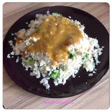 Clean 9 Meals Under 600 Calories Chicken And Broccoli Cauliflower Rice And Curry Sauce 600 Calorie Meals Recipes Food