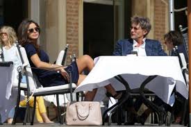 Il giovane è schiavo della cocaina. Avete Mai Visto Lucya La 22enne Che Ha Stregato Roberto Farnesi Dicono Che La Baby Fidanzata Gli Abbia Rubato Il Cuore Lui 47enne Da Quando L Ha Conosciuta Non Pensa Ad Altro