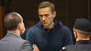 Он проведет в заключении 2 года и 8 месяцев. My Dlya Etogo I Sushestvuem Zachem Zapadnye Diplomaty Prishli V Sud Po Navalnomu Bbc News Russkaya Sluzhba