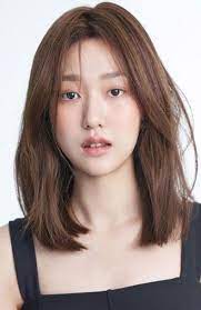 Before sporting long locks, she had this rose gold bob (which we're absolutely showing to our hairstylist in our next appointment, tyvm). Korean Short Haircut 2020 Female Novocom Top
