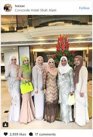 She is the first daughter of three siblings. Anak Datuk K Bertunang Dengan Izara Aishah Viral Glamour