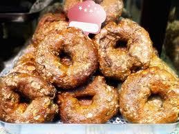.e la cultura della penisola partenopea, grazie alle origini greche, ci fa conoscere un particolarissimo dessert da proporre per le feste natalizieil dolce natalizio più noto della cucina napoletana. Come Preparare I Roccoco Napoletani La Ricetta Originale Napoletana