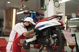 Cara memperkuat sinyal hp, androidseluler.com ~ sinyal smartphone android yang naik turun tidak stabil akan membuat perangkat bekerja lebih ekstra hal ini akan menyebabkan smartphone cepat panas bahkan baterai hp anda akan cepat habis. Ini Tips Dari Honda Cara Rawat Motor Saat Hujan