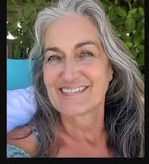 I have a quick question. I keep hearing that women in my age should no  longer dye their hair black. What do you think ?