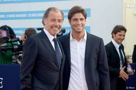 Après des années de scène, michel leeb cèdera prochainement sa place à la relève, à savoir son fils, tom leeb. Tom Leeb Le Beau Gosse Est Le Fils De Michel Leeb Purebreak