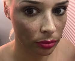 Daniela katzenberger, 29, schwebt im mutterglück seit der geburt ihres babys im august. Daniela Katzenberger Im Kosmetikstudio Gala De