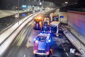 Policja ustaliła, że przechodził on przez dtś w chorzowie w miejscu niedozwolonym, na wysokości sklepu castorama. Grozna Kolizja W Rudzie Slaskiej Na Dts Przewrocil Sie Samochod Ciezarowy Zdjecia Ruda Slaska Najnowsze Wiadomosci Rudzkie