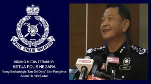 Ketua polis negara, datuk seri abdul hamid bador bercakap kepada media pada majlis serah terima tugas timbalan ketua. Panas Sidang Media Penuh Ketua Polis Negara Tan Sri Abdul Hamid Bador Yang Menjadi Kontroversi Youtube