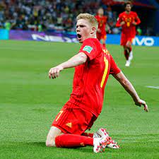 Roberto martinez's side were totally outplayed by the danes in the first half as the no1 ranked team in the world went into the break a goal down thanks to yussuf poulsen's second minute strike. De Bruyne Tips England For Euro 2020 Glory Sport