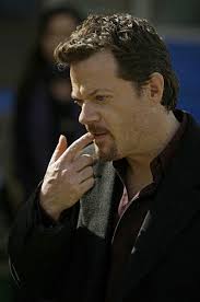 Eddie Izzard goes for 'The Riches'