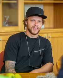 Úspěšný večer mají za sebou david pastrňák, milan michálek a martin hanzal, kteří vstřelili branky. David Pastrnak Do Havirova Se Vracim Milan Baros Fans Facebook