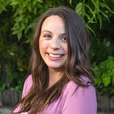 Kelly Peake's Instagram, Twitter & Facebook