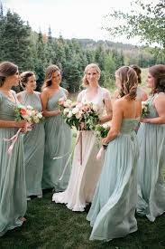 Make The Day Memorable With Green Bridesmaid Dresses Em 2020 Com Imagens Vestidos Longos De Dama De Honra Dama De Honra Casamento Vestido Casamento Civil