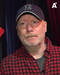 Gajes, drijfsijs en smeris: het zal allemaal voorbij komen tijdens het NK  Amsterdams praten. Maar de jury rekent erop dat de kandidaten een stap  verder gaan. "Amsterdams praten is een mentaliteit," stellen