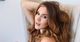 Jennifer Seibel's Instagram, Twitter & Facebook