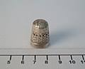 It uses 15 x 1 needles, 15 class bobbins, 15 class bobbin case, 15 class hook. Category Thimbles Wikimedia Commons