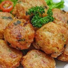 5 biji kentang saiz sederhana, 1/2 sudu kfc garam halus, lada sulah, lada hitam, (1 sudu kfc rata), 1 senduk nasi daun sup, 1 senduk nasi bawang goreng, 6 keping tauhu petak kering, 2 biji telur + secubit garam, lada hitam, sulah. Resepi Begedil Ayam Ringkas Pawtaste Com