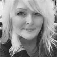 Lisa Ferrari's Instagram, Twitter & Facebook