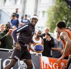 Eine einladung zu einer party auf tiktok sorgt für chaos. Dennis Schroder Nba Star Stellt Exklusiv Seine Familie Vor Welt