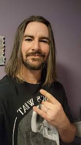 Travis Meeks of Days of the New interacts with fans