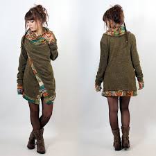 Magnifique Pull Boho Aux Couleurs De La Nature Agremente D Un Joli Print Au Col Et Aux Manches Un Gilet A Porter De Trois Manieres Differente Donnant Toujour Boho Fashion Clothes Strega