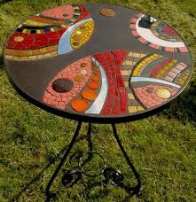 Cette Table Gueridon Propose Un Alliage Entre La Mosaique Et Le Bois Elle Est Realisee Avec Du Verre Art Art De Mosaique Murale Verre En Mosaique Art De Table