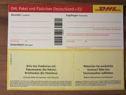 Die barcodes werden teilweise durch schnüre oder umreifungen verdeckt Post Warensendung Mit Packchenschein Bechriften Dhl Zustellung Beschriften