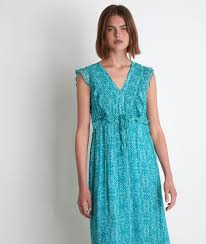 À peine adoptée, vous ne pourrez plus vous passer de cette pièce qui vous donnera un look bohème hippie. Robe Longue Imprimee Turquoise Nao Femme Maison 123