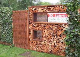 Grundsätzlich geht man beim modernen sichtschutz im garten von einer geraden und ruhigen linienführung aus. Cortenstahl Holzlege 180 X 180cm