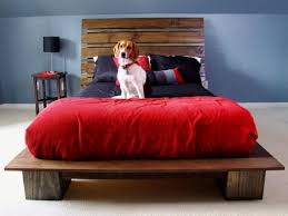 The bed is a basic platform style bed on legs. How To Build A Modern Style Platform Bed How Tos Diy