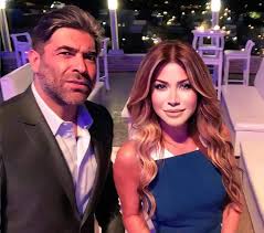 Born september 14, 1974), known by his stage name wael kfoury (وائل كفوري), is a lebanese singer, musician and songwriter. ÙˆØ§Ø¦Ù„ ÙƒÙÙˆØ±ÙŠ ÙŠØ¹ØªØ±Ù Ø¨Ø­Ø¨Ù‡ Ù„Ù†ÙˆØ§Ù„ Ø§Ù„Ø²ØºØ¨ÙŠ Ø¨Ø¹Ø¯ Ø¥Ø¹Ù„Ø§Ù† Ø·Ù„Ø§Ù‚Ù‡Ø§ Ø±Ø³Ù…ÙŠØ§ Ù‡Ø§Ø±Ø¨Ø±Ø² Ø¨Ø§Ø²Ø§Ø±