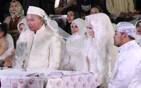 Hanya dilangsungkan akad nikah dengan keluarga terdekat. Sederhana Begini Prosesi Akad Nikah Angel Dan Vicky