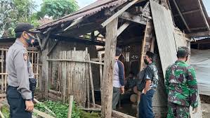 Tempat ini juga berfungsi sebagai tempat refreshing (penyegaran), tempat olahraga bagi ternak. Kandang Kambing Bambu Sederhana Contoh Gambar Dan Desain Kandang Kambing Modern Dan Sehat Bertaniorganik Com Review Kandang Kambing Yang Bahannya 90 Dari Bambu Channel Ini Berisikan Hobby Yang Berkaitan Dengan