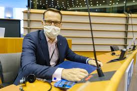 Radosław sikorski, były minister spraw zagranicznych, w zdecydowany sposób wypowiedział się na twitterze wobec krystyny pawłowicz, sędzi trybunału konstytucyjnego. 304tpaho1wouvm