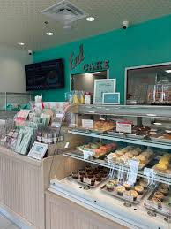 Susie cakes is officially open! If you're looking for a good old fashion  cake, this is your place. So charming and inviting, feels kinda like you  stepped back in time. So many