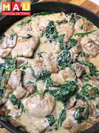 Calentar una cucharada de aceite en una sartén y cocinar la cebolla hasta que esté transparente y blanda. Mau Cocina De Todo Pollo Con Champinones Y Espinacas