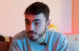 De la pantalla a la política: Raúl Santamaría, integrante de 'Mozos de  Arousa', consigue un escaño por el PP en el parlamento gallego