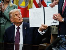 Blondjolie arsch i knocked on the door and was greeted by